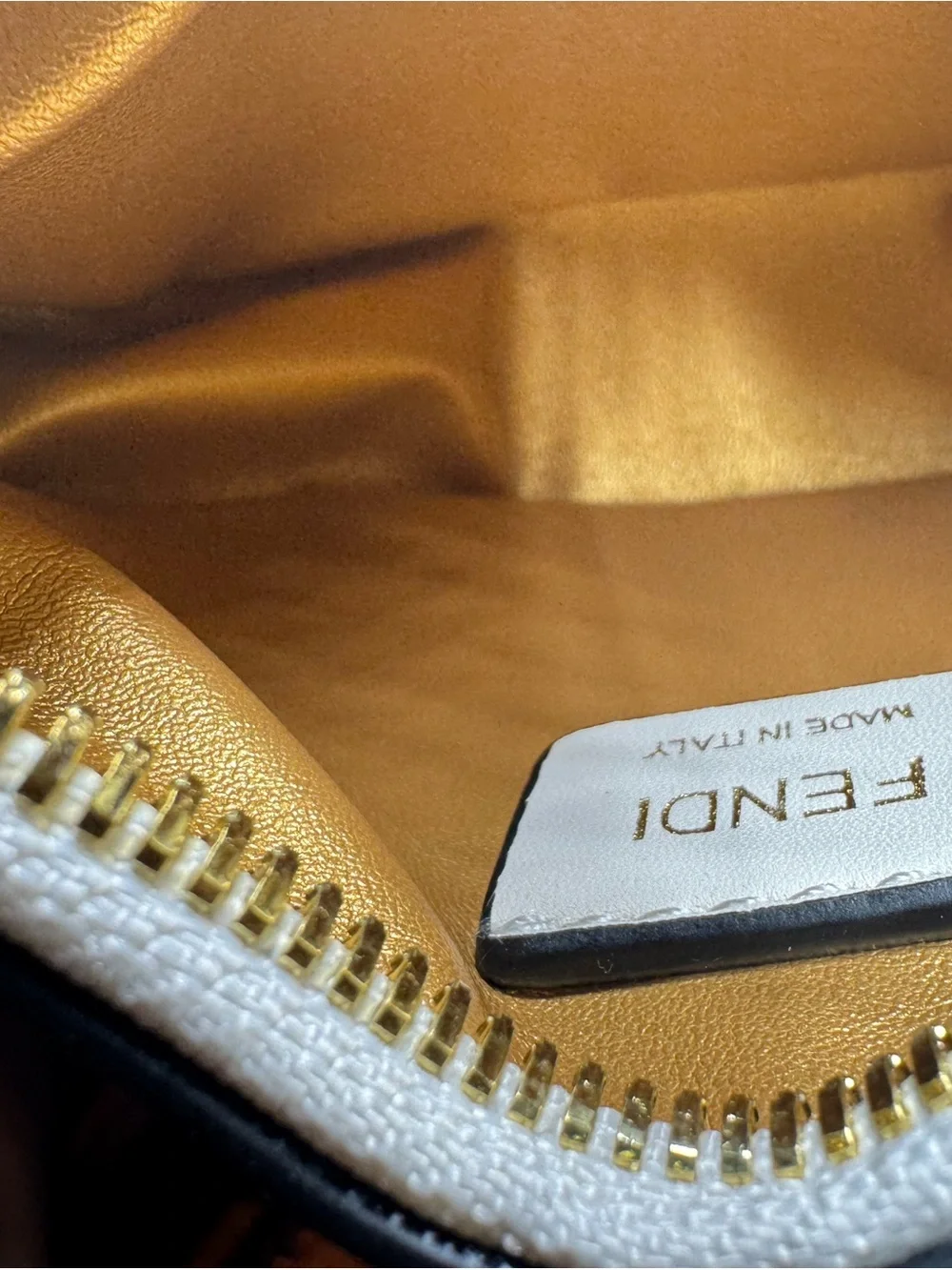 White Leather Mini Bag; No Brand - Picture 6 of 8
